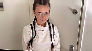 teen-girl-with-bf