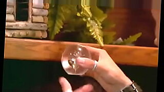 عراقية-تنزع-ملابسها-امام-الكام-بعد-رجو