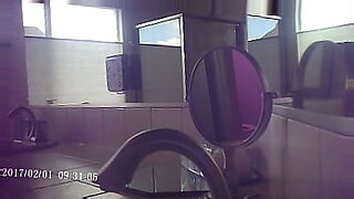 سكس-مترجم-آخ-واخت-يتجسس-على-اخته