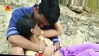 malayalam sexy movie hero tasting honey in heroine boobs