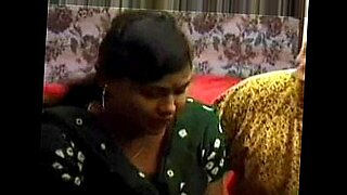 معاینه-دکتر-دختر-باکره-with-hot-chubby-stepmom-with-big