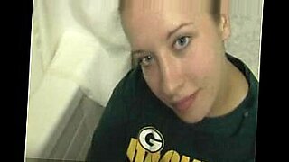 hotel-cooking-girl-prons