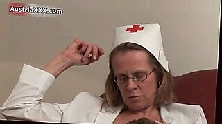 women-having-sex-with-another-woman