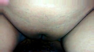 search-jeune-fille-avec-des-des-petits-tetons-une-chatte-bien-rasee