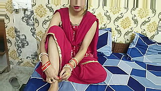 bhen-ka-guess-shant-krne-k-liye-uski-chut-ki-choda