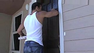pinning-sex-girls-outdoor