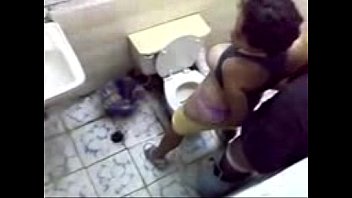 gadis arab ngocok di kamar mandi