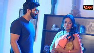 jab-bahan-so-rahi-thi-raat-ko-to-bhai-ne-chupke-se-chut-dekha-gao-ki-deshi-sexy-video-night-blackmel