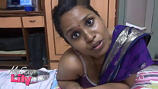 mom-doing-sex-while-bathing