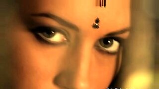 sleeping-kirti-sanon-video-sexy-possy