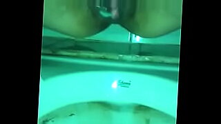 pissing-in-side-pussy