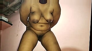 indian-aunty-saree-puku-captured-secretly