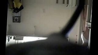 sister-stunk-under-the-bed