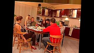 سكس-وهي-نايم-على-السرير