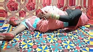 अपनी-चूंची-दबवालो-प्लीज
