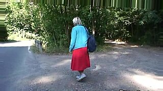 hijab-arab-young-girl-outside