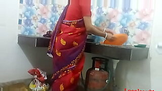 amma-ki-saree-utha-kar-choot-chod-diya-13-2m-views