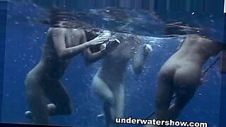 swimming-pool-jepang-ramai-ramai-perempuan