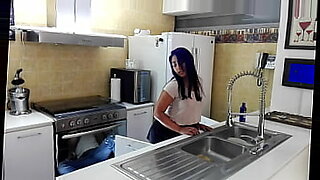 stepdaughter-seduces-stepmom