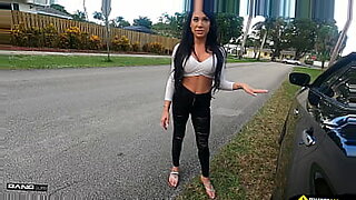 pretty-russian-babe-playing-pussy-on-cam