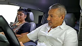 posadera-de-23-anos-recibe-alos-clientes-de-la-mejor-forma