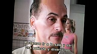 trio-con-2-jovenes-chichonas