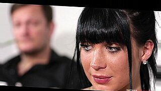suzen-touching-her-pussy-zambuan-girl