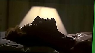 bhai-apni-bahan-ko-jabardasti-chodta-hua-video-hindi-batchit-ke-sath