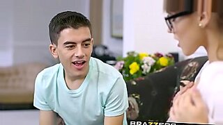 sex-داستانی-برادر-جاسوسی-خواهرشو-میکنه-ا