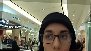 fuck-a-random-girl-on-mall
