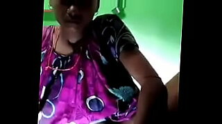 lesbian-using-soda-bottle