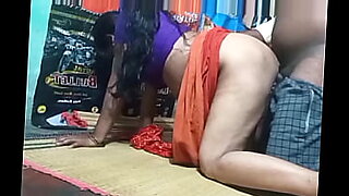 aunty-big-ass-in-saree-blouse