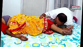 kissing-love-romantic-hindi
