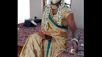 indian aunty hot wearing saree
