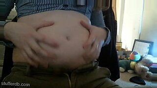 pregnant-barefoot-women-ebony-29outie-belly-button-festie