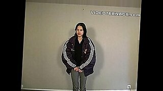 سكس-اربعه-اشخاص-على-بنت