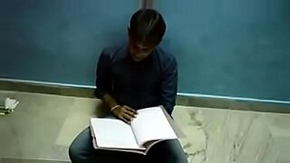 indian-manager-licks-his-staffs-boobs-nipple-in-his-office