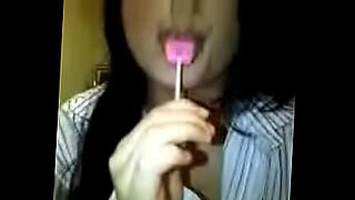 mom-sucks-his-sons-clock-until-he-cums-in-mouth