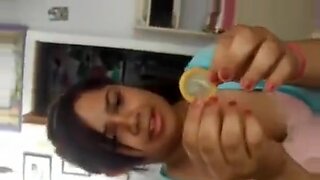 sunny leone pee of