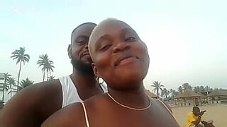 video-3-me-con-trong-nha-tam