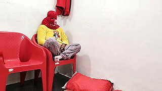 japanese-girlfriend-chating