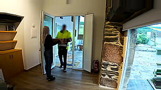 delivery-boy-in-aunty-4k