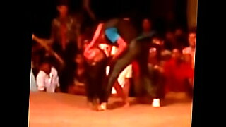 desi-sexy-public-stage-dance