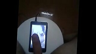 licking-back-view-open-wide-cunts-n-cum