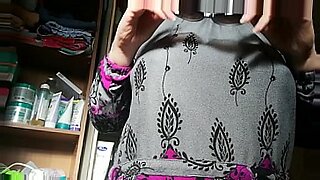 mam-shows-her-son-what-a-pussy