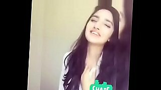 ek-ladki-apne-aap-ko-khudek-ladki-apne-aap-ko-sab-safai-kaise-karte-hain