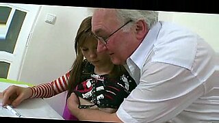 گی-دوتا-بچه-خورد-سال-بچه-مدرسه