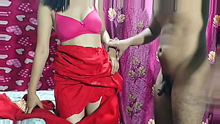 two-teenager-girls-com