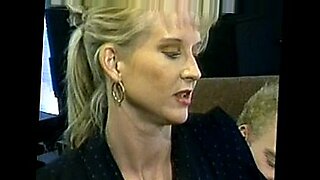 lesbians-rubbing-vagina-on-vagina