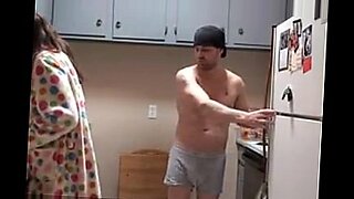 سكس-أمهات-الابن-ينيك-امه-وهى-تطبخ-سكس-ا